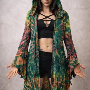Cardigan con cappuccio tie-dye, cappotto elfico con maniche a campana boho