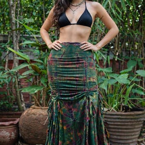 Asymetryczna spódnica cygańska tie-dye, spódnica z falbanką dla kobiet, spódnica z falbanką flamenco, beżowa spódnica wróżkowa, odzież festiwalowa, spódnica burleskowa