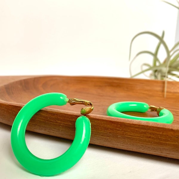 Bright Green Mod Earrings | Vintage | Retro