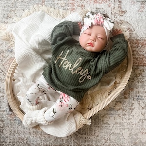 Handmade Baby Girl Outfit / Oversized Sweater Olive Waffle / Baby Girl Gift /  Handmade Floral Leggings / Olive Baby Outfit Pullover