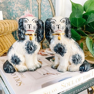 Blue & White Staffordshire Style Spaniel Dogs, Pair Of Small 5.5" Mantle Dogs, Spaniels Figurines