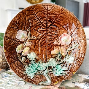 Antique English Majolica Strawberries Plate 8&quot;