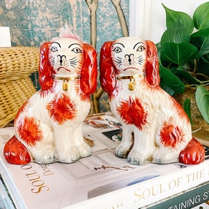 Red & White Staffordshire Style Spaniel Dogs, Pair Of Small 5.5" Mantle Dogs, Russet Spaniels Figurines