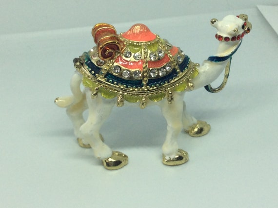 Vintage enamel magnetic closure CAMEL trinket box - image 4