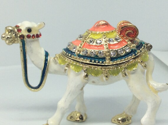 Vintage enamel magnetic closure CAMEL trinket box - image 2