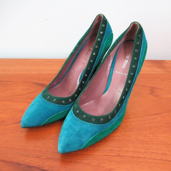 Vintage Miu Miu Pumps, shoes, UNUSED, mint condition, ponted, green, suede, 37.5, mid century, retro, modern, made in Italy