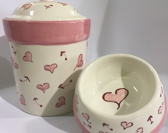 Pink Hearts dog bowl LARGE                  Copyright Design