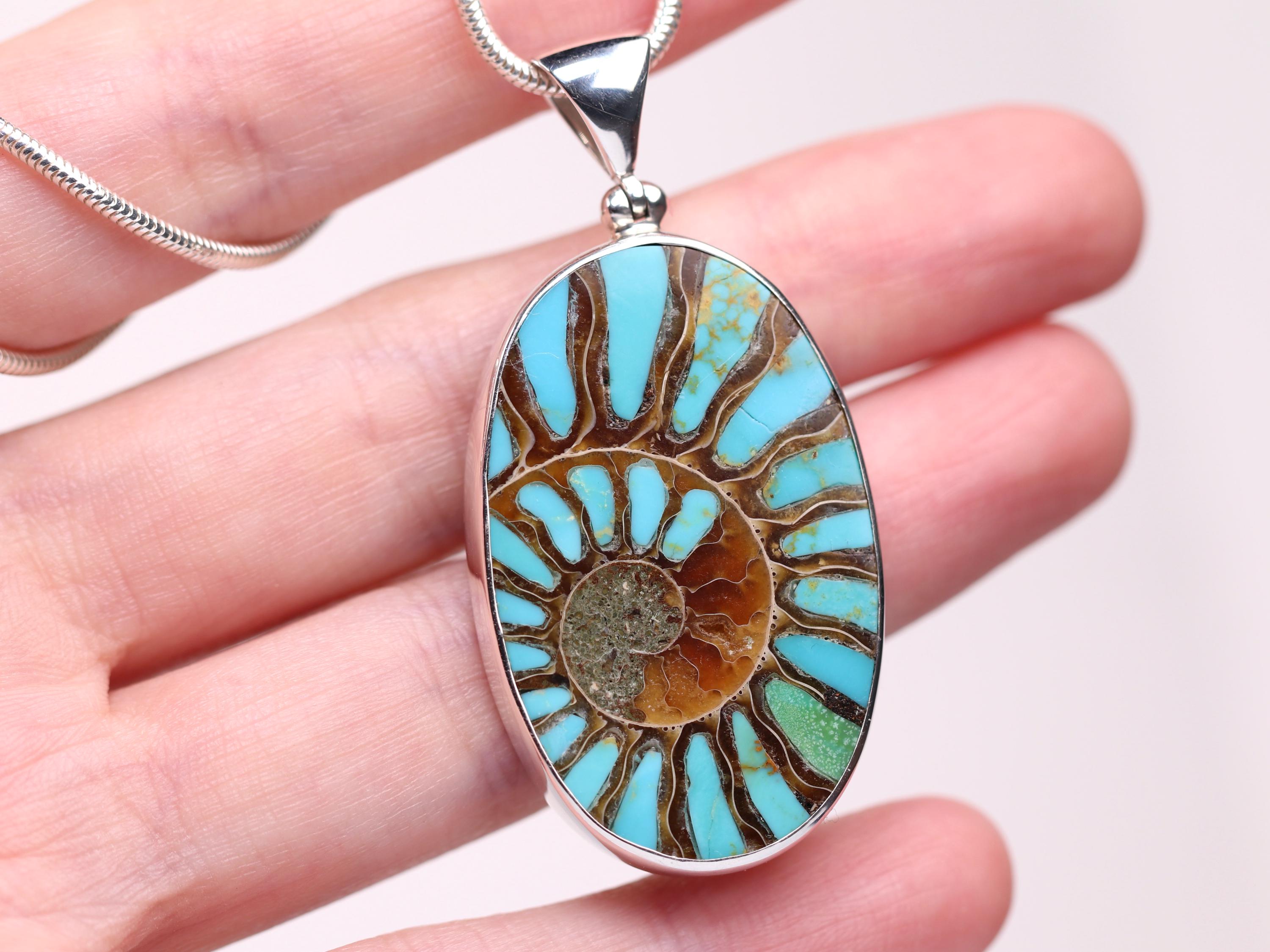 天然ターコイズ入りアンモナイトインレイペンダント - スターリング