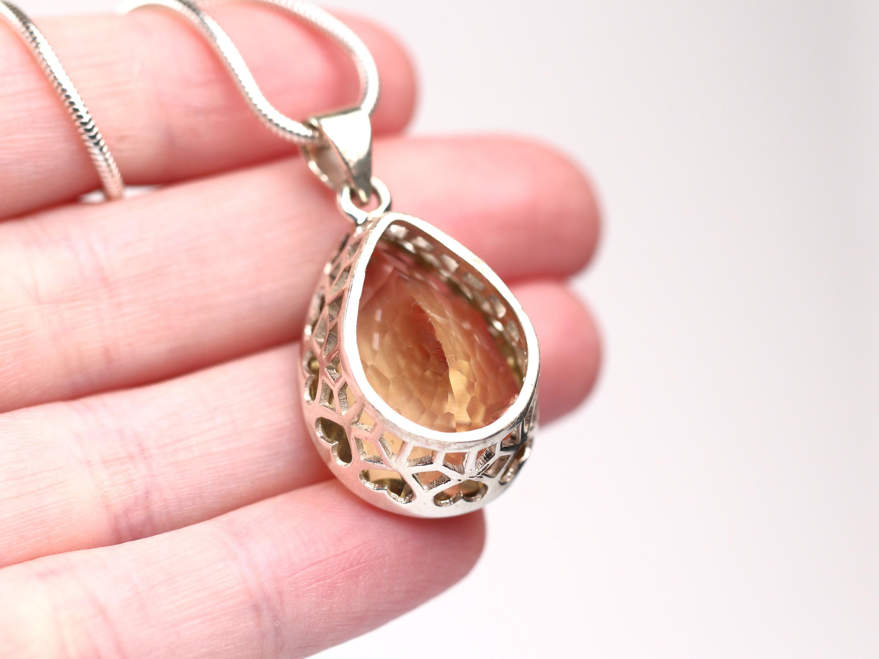 天然ファンタジーカットレモンクォーツペンダント - スターリング