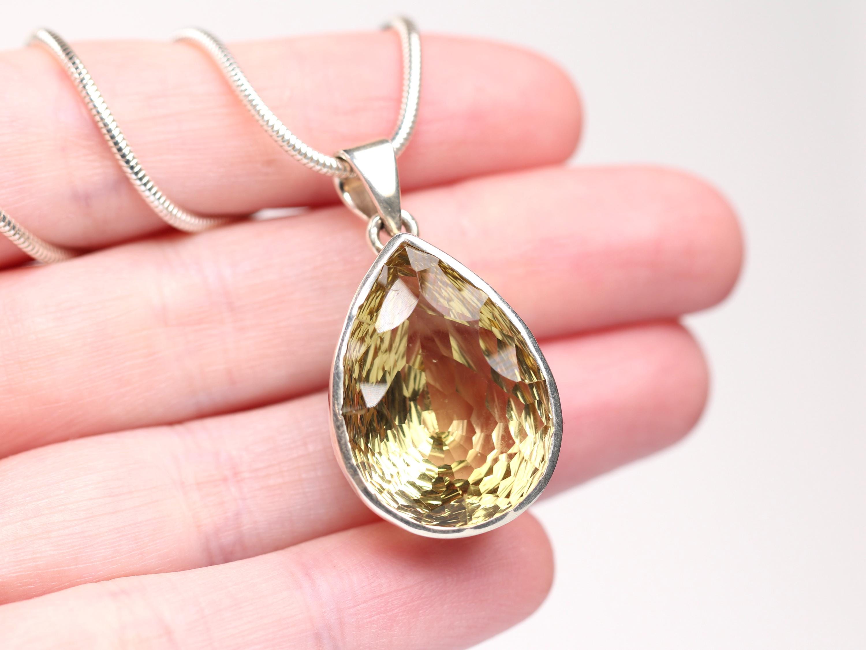 天然ファンタジーカットレモンクォーツペンダント - スターリング