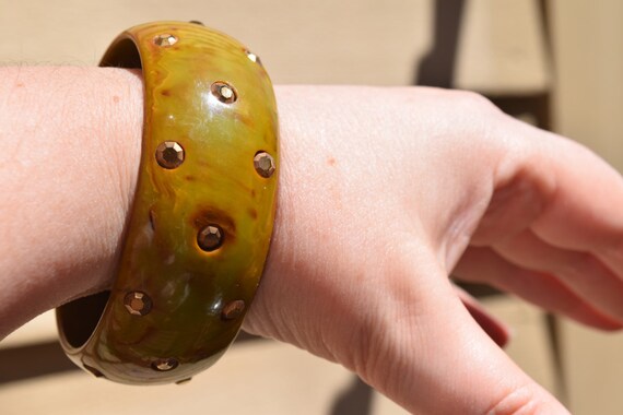 Bracelet Large Vintage En Bakélite Fauve Marbrée - Bijou Rétro - Occasion (Bon État D'Usage)