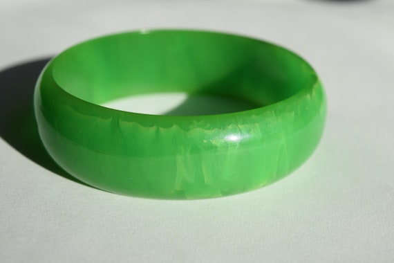 SALE bakelite bracelet vintage green lightly marb… - image 3