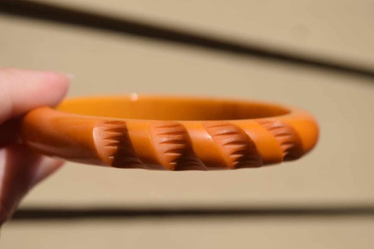 Bakelite Bangles Guide BOOK ベークライトアンティーク Bakelite Bangles: Price & Identification Guide: Parry