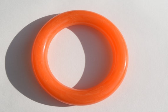 bakelite bracelet vintage orange marbled thick tu… - image 3
