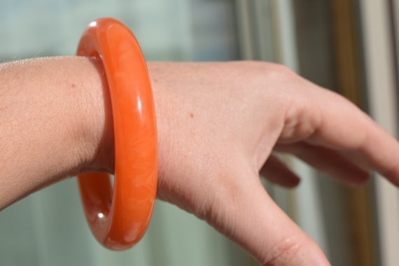 bakelite bracelet vintage orange marbled thick tu… - image 4