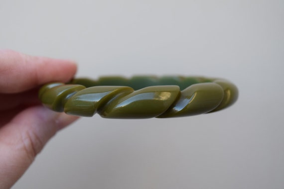 bakelite bracelet olive green vintage deeply rope… - image 4