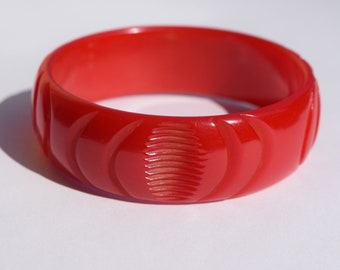 SALE bakelite bracelet red carved bangle Deco designs !  True opaque red in great vintage condition Mid Century collectible jewelry