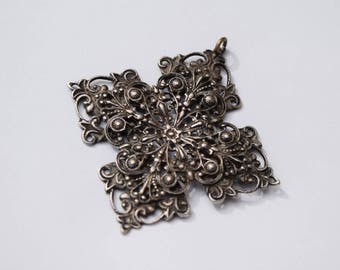 silver pendant vintage cross floral gothic shape highly detailed Halloween jewelry costume jewelry high quality collectible necklace