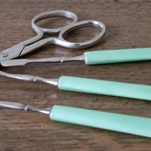 Vintage Manicure Set, Green Handle Manicure Set,