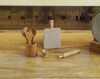 Miniatur 1/24 Set Schneidebrett Nudelholz Küchenutensilien Ständer für Eier Holz