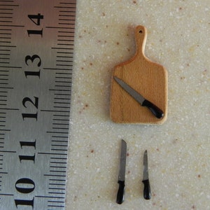 Miniature scale 1/24  set 3 knives and a cutting board for doll kitchen diarama. Handcrafted realistic miniature.