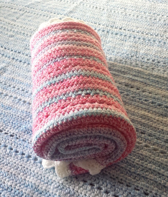 Couverture Crochet Bebe Rose A Rayures Bleues Et Bordure Etsy France Couverture Crochet Bebe Rose A Rayures Bleues Et Bordure Etsy France