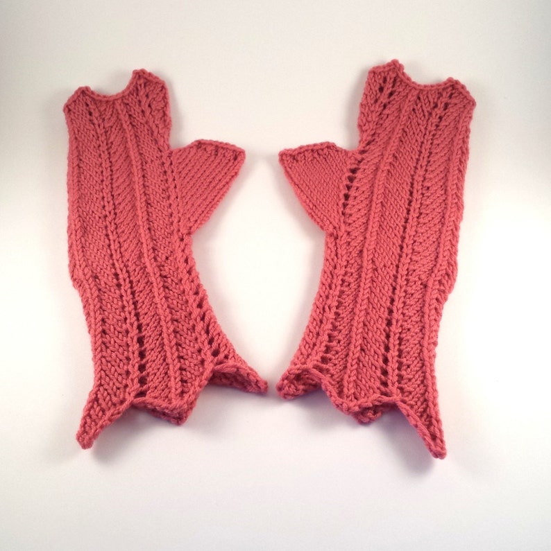 Fingerless Gloves Knitting Pattern for Women. PDF Download For Lace Chevron Mittens. image 4