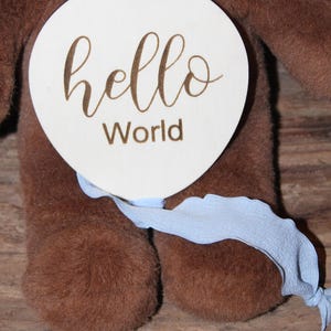 Hitos mensuales de madera, fotos de bebé, hitos de recién nacidos, regalo para baby shower, accesorios para fotos, globo con 3 cintas de diferentes colores