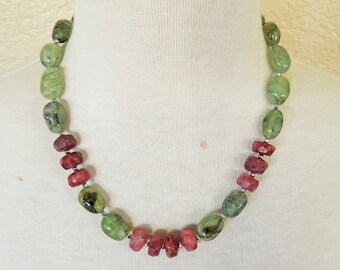 Collier préhnite vert clair et quartz fraise : bijoux bohème chic