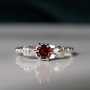 N.170 - Stone and double skull ring