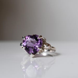 ERZULIE Stone heart and skull ring