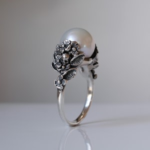 IMMORTELLE pearl and flower ring