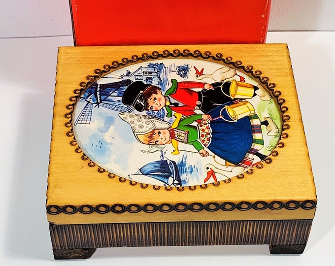 Vintage - Antique Mapsa Swiss Music Box "Herz in Heidelberg Verloren", Hand Crafted & Painted in Western Germany, No. 200. Original Box.