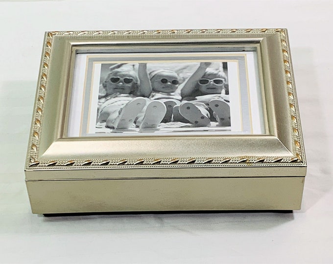 Vintage Sankyo Japan Music Jewelry Memory Silver Finish Padded Box, Tune: 'That What Friends Are For', 8" W. 6" L. Free US Shipping. Nice.
