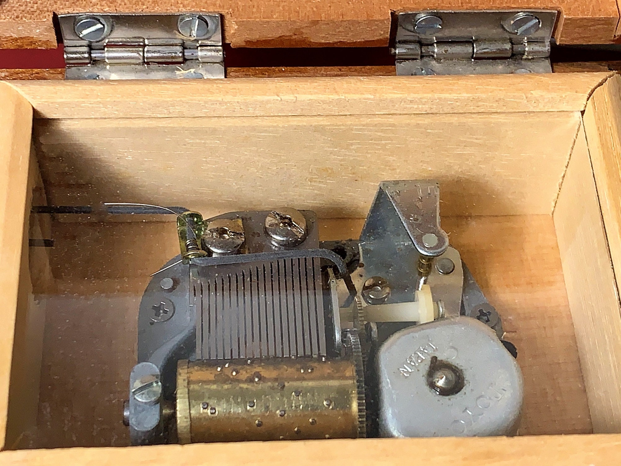 Vintage Hummel Toyo Japan Music Box, Varnished and Natural Wood, Plays