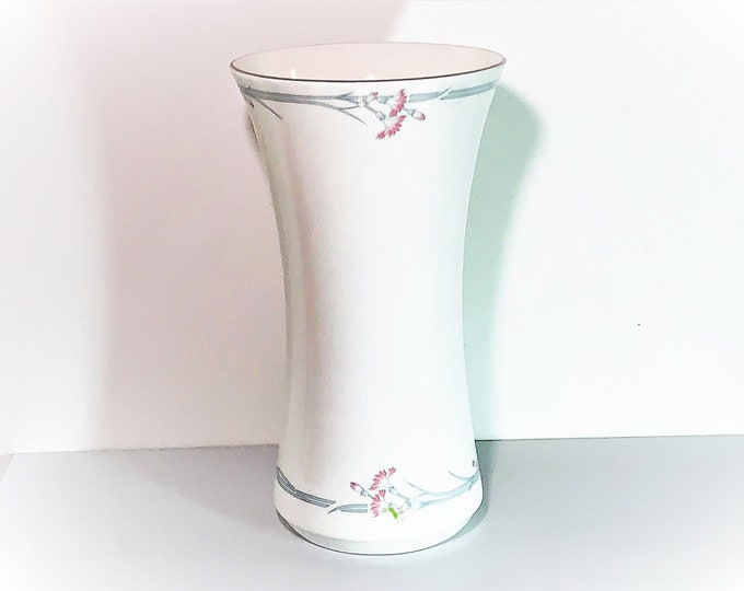 Royal Doulton© England 1982 Juliet H5084 - 9" Tall Vase,  English Fine Bone China, Rare Collectible, Top Grade Condition. Free US Shipping.