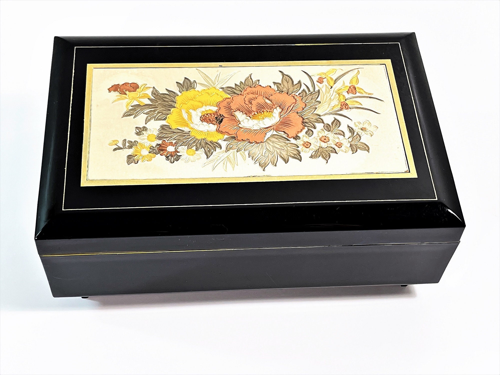 郵送買取 新品5台以上送料無料キャンペーン中！！  Velvet, Red 'Roses'. Plate  Metal Gilded Engraved Beneath 'Wind Box Jewelry Music Japan Sankyo Vintage Mirror. Shipping Free L. 5 W. 7.5 クラシック
