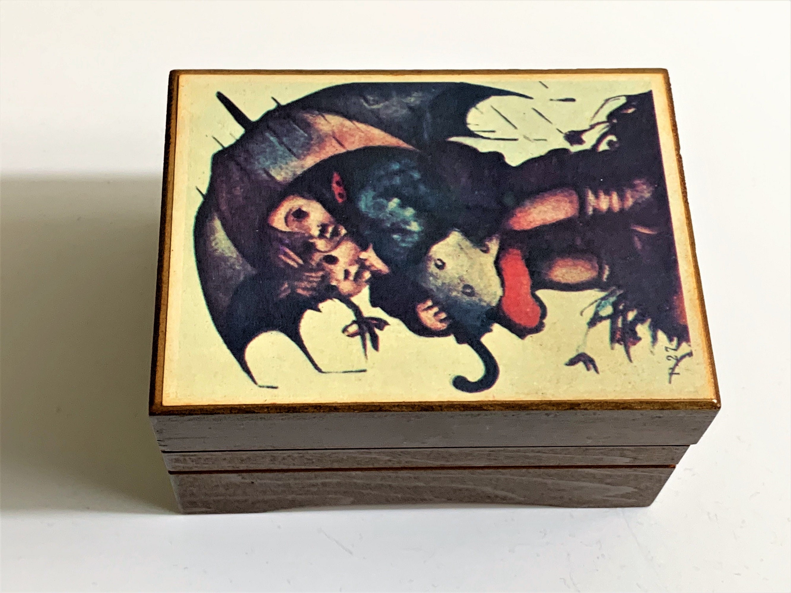 Hummel Original Rain Children with Umbrella, Toyo Japan Music Box, Plays Raindrops Keep Falling