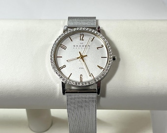 VTG Skagen Steel® 922SGS Women Mesh Band Watch. Crystal Bezel, Mineral Crystal, WR 3ATM, 32mm Case, 16mm Lugs, Serviced, Free US Shipping