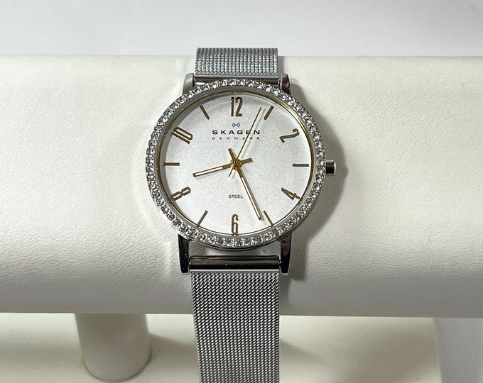 VTG Skagen Steel® 922SGS Women Mesh Band Watch. Crystal Bezel, Mineral Crystal, WR 3ATM, 32mm Case, 16mm Lugs, Serviced, Free US Shipping
