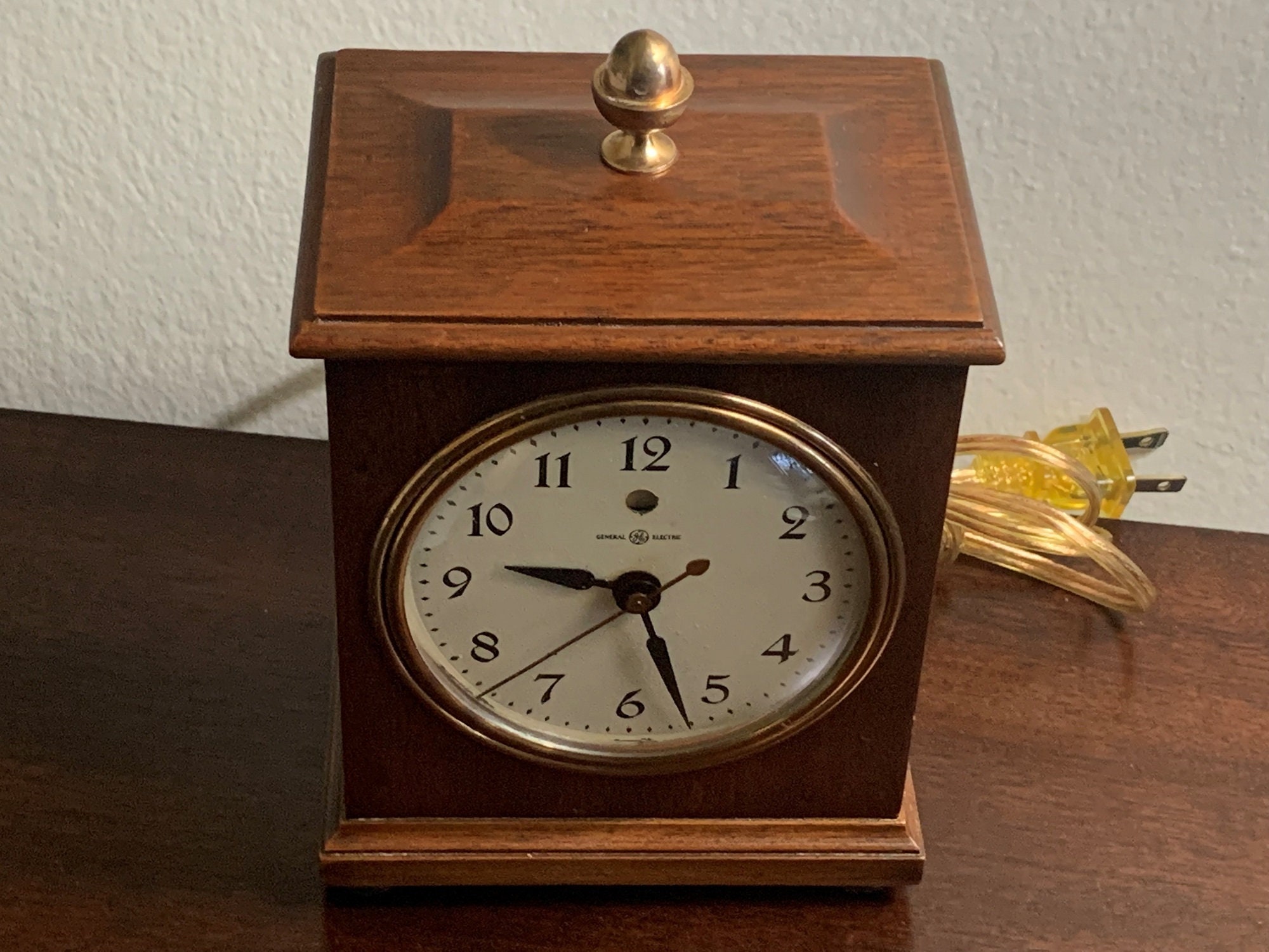 Vintage General Electric Classic Wood and Brass Mantle Clock, Amazing