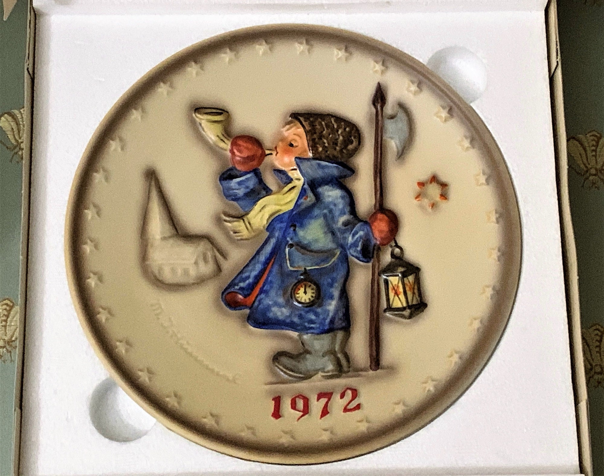 Vintage Collectible Hummel Annual Plate Year 1972, 3 Dimension Scene Night Watcher, - West Germany. 7.5, Mint in Original Box