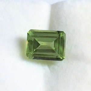 Genuine Natural Green Peridot, Emerald Cut Loose Gemstone, 9.10 X 7 mm, 2.60 carats. Brilliant Luster, Free US Shipping.