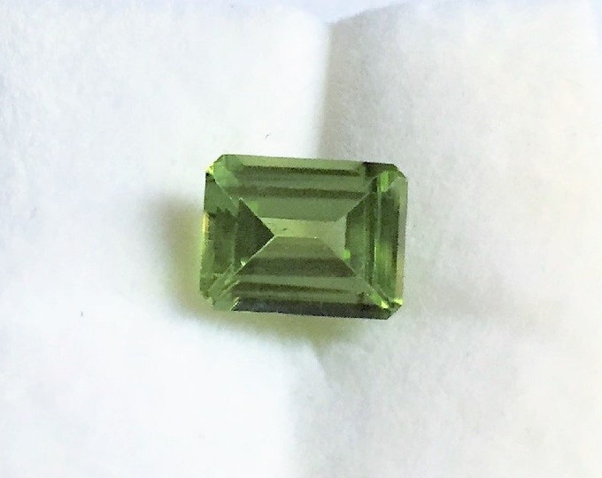 Genuine Natural Green Peridot, Emerald Cut Loose Gemstone, 9.10 X 7 mm, 2.60 carats. Brilliant Luster, Free US Shipping.