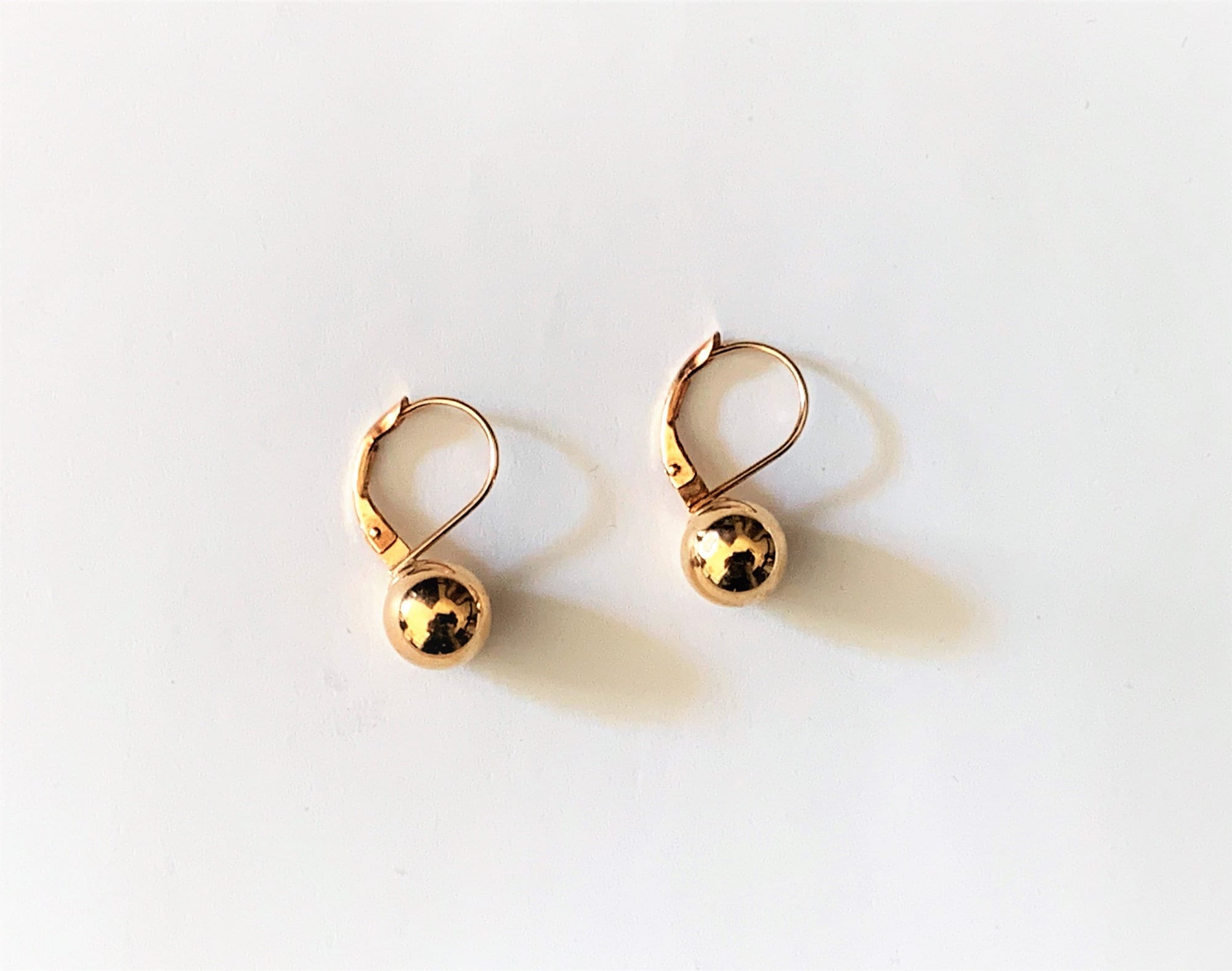 14K Yellow Gold Drop Earrings, 8 mm Balls, Lever Backs, 3/4 Drop. 1.10