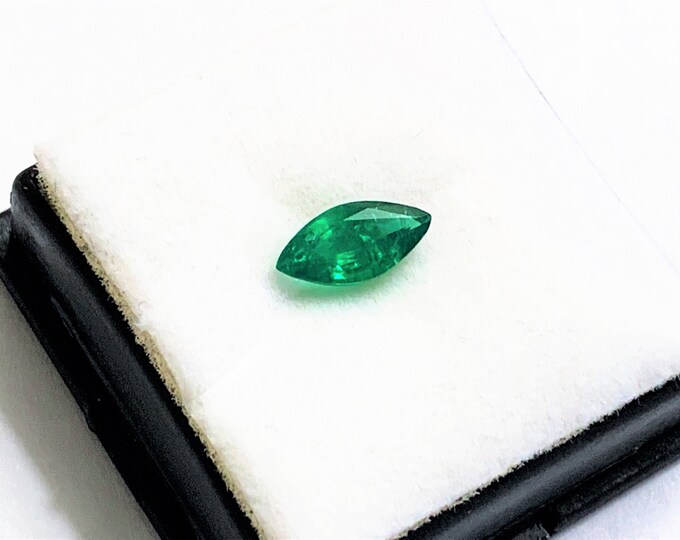 Natural Premium Emerald Gemstone, Stunning Gem, VS - 75% Transparency - Untreated, Marquis Cut 10 X 5 mm. .93 carat. Colombia