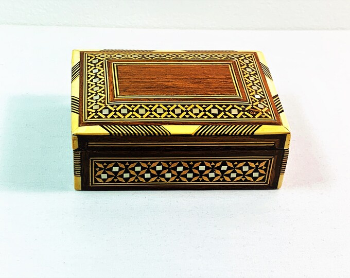 Vintage Egyptian Fine Wood Jewelry Box. Hand Crafted Inlaid Patterns, Old Cairo Crafts, Hinged Lid, Padded. 12cm - 4.75" W. Free US Shipping