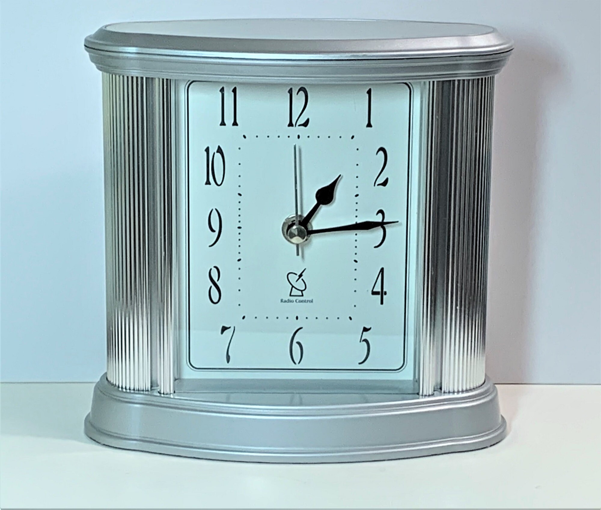 Radio Controlled Quartz Clock, 4 Time Zones, Elegant Design, Ice Silver