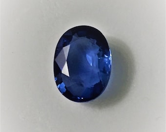 Fine Natural Blue Sapphire,Vibrant Royal Blue, Oval Cut 1.80 carats, 8.46X6.28 mm, VVS-AA