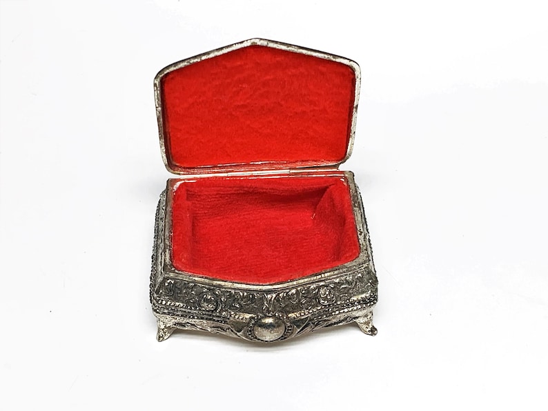Filigree Top Free US Shipping. Red Velvet Raised Patterns 2 L Antique Silver Clad Small Treasure Box 4 Feet 2.75 W Japan 1950/'s